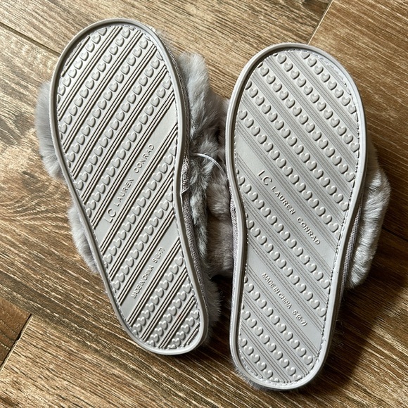 NWT LC Lauren Conrad Fuzzy Slippers - Picture 5 of 5